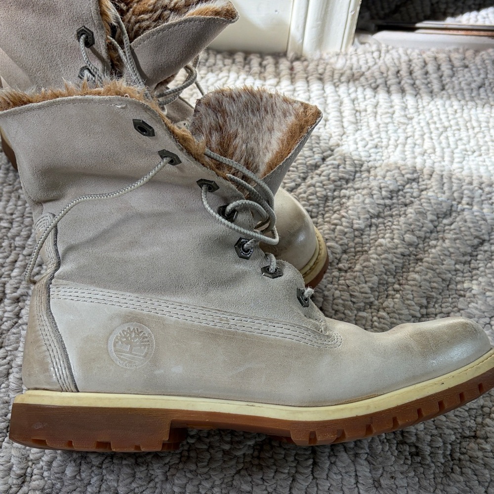 Sz8 Timberland Light Tan Fur-Lined Boots